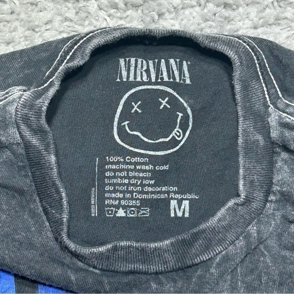 Nirvana Shirt Womens Medium Crewneck Spellout Tee Smiley Face Music Band Cobain - Picture 2 of 3
